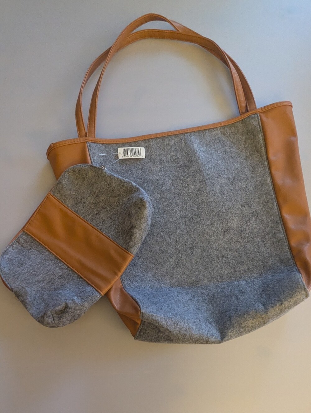 Clinique Gift Set: Tote Faux Leather Felt Bag With Cosmetic Bag